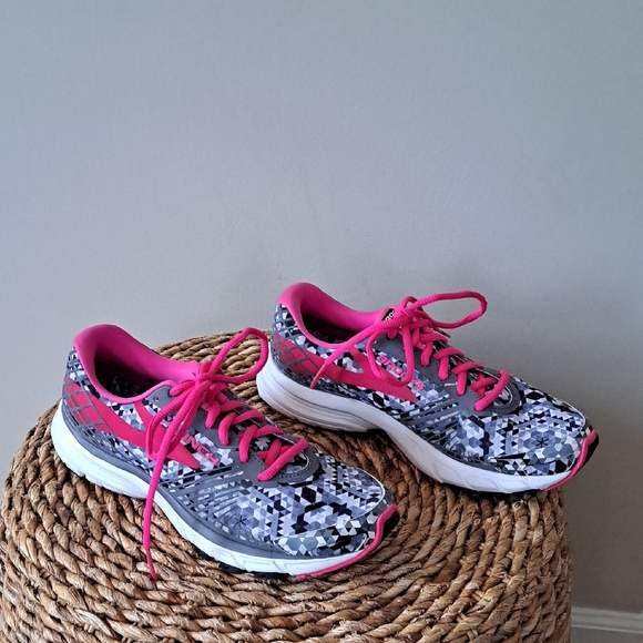 Brooks Womens Launch 3 Performance Running/Athletic/Gym Sneakers S-8